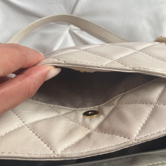 Michael Kors Ivory quilted shoulder bag - Picture 13 of 15